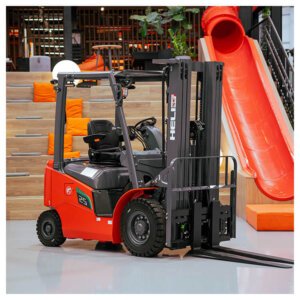 EMPILHADEIRA ELETRICA HELI CPD25 - 2,5TON TORRE TRIPLEX 6,0M